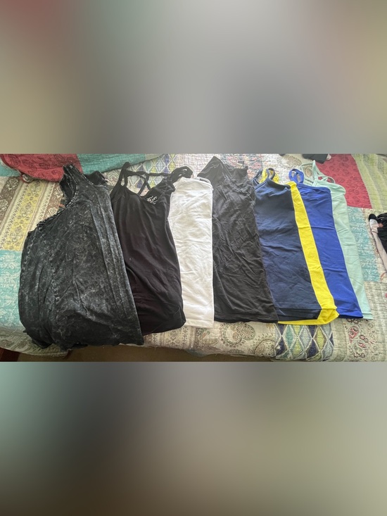 Torrid Tops - 7 Torrid tank tops, (size 1 & 2) Black, White, Blue & Yellow Tank Top Bundle